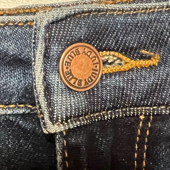 JUDY BLUE ~ High Waist Rigid Magic Fray Hem Shorts! Sz S US 1/3 28” W - Picture 9 of 10